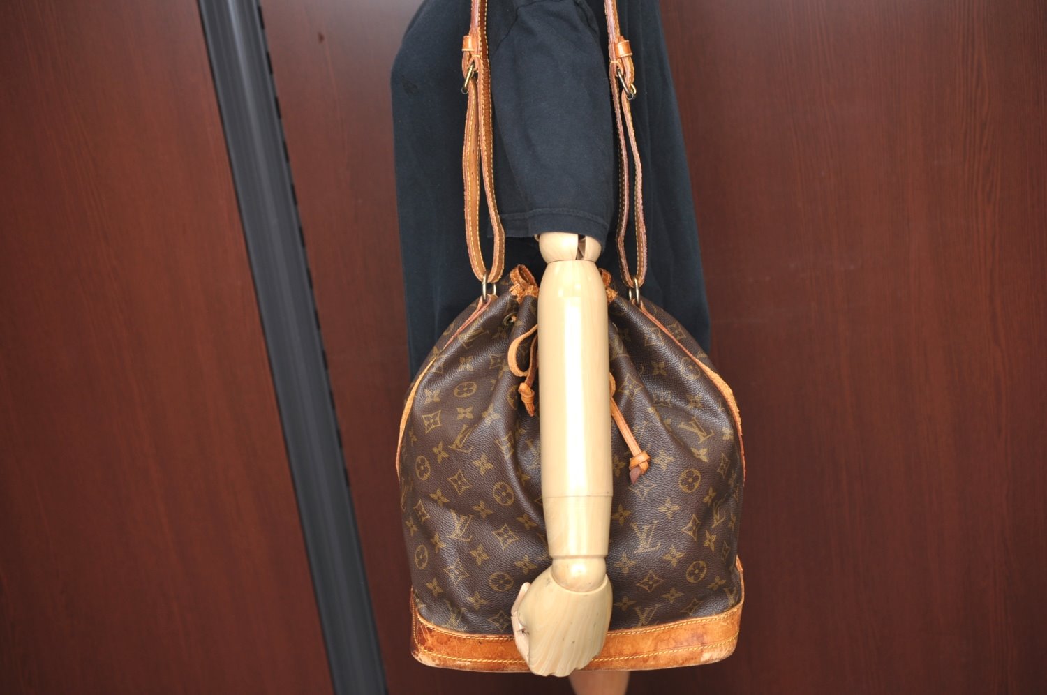 Authentic Louis Vuitton Monogram Noe Shoulder Drawstring Bag M42224 LV K5950