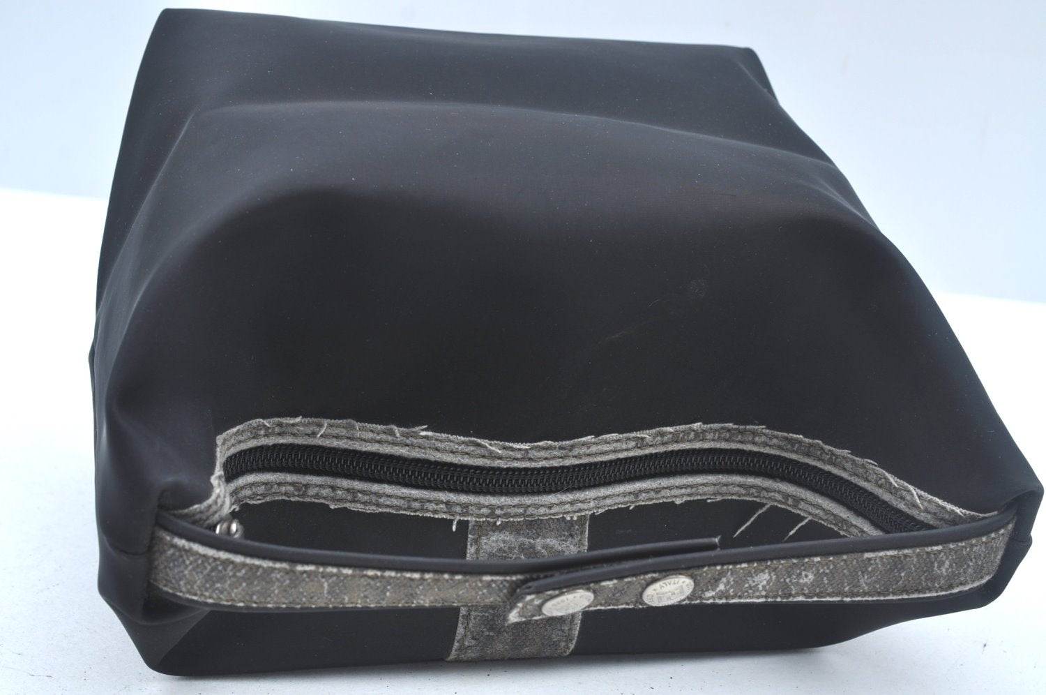 Authentic FENDI Vintage Pequin Hand Bag Pouch Purse Nylon Leather Black K6094