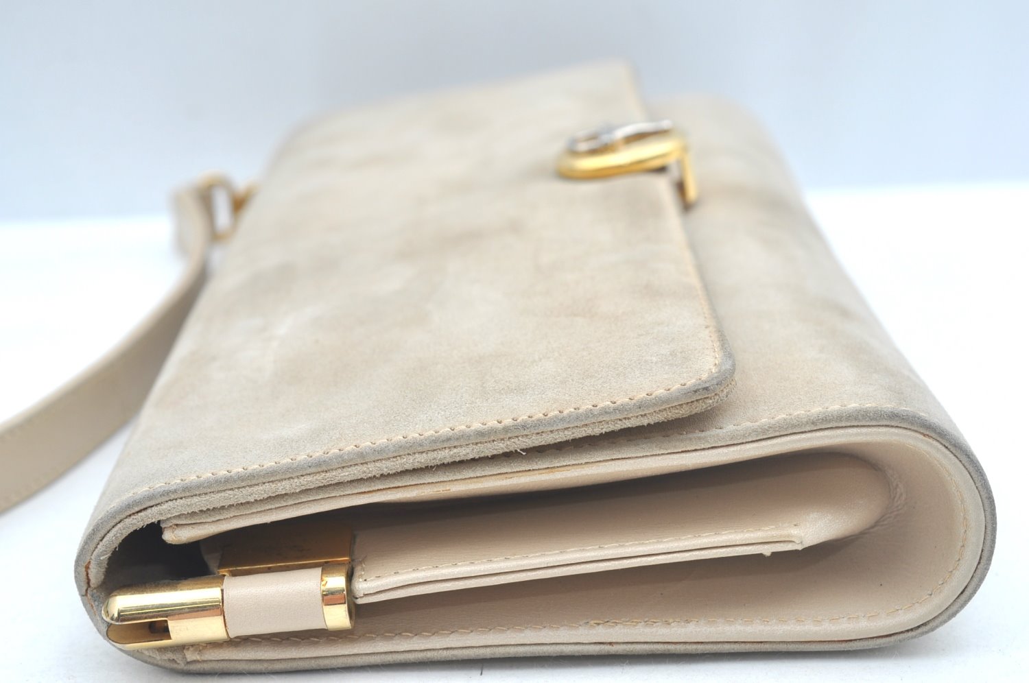 Authentic GUCCI Shoulder Cross Body Bag Purse Suede Leather Beige Junk K6107