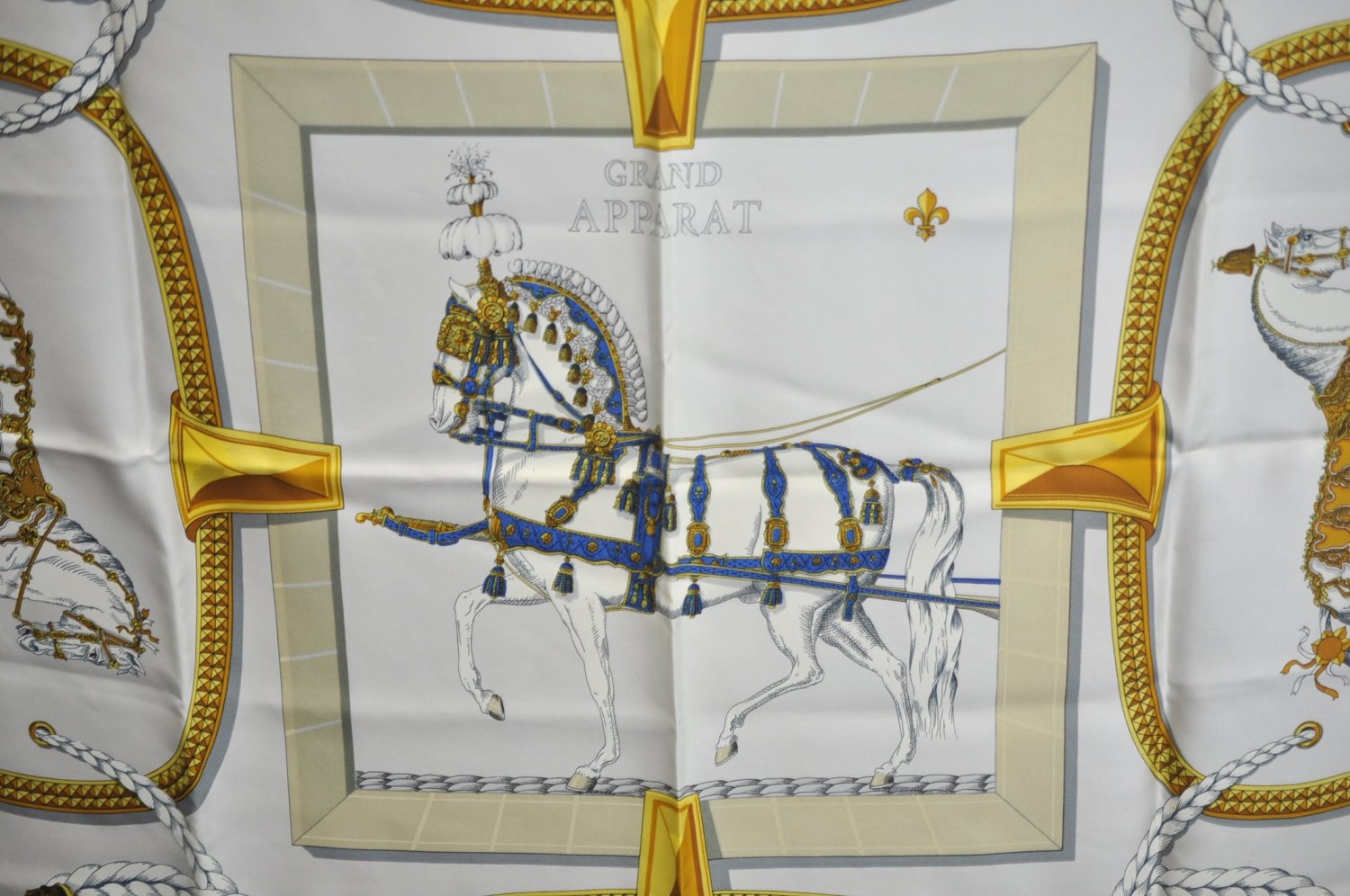 Authentic HERMES Carre 90 Scarf 