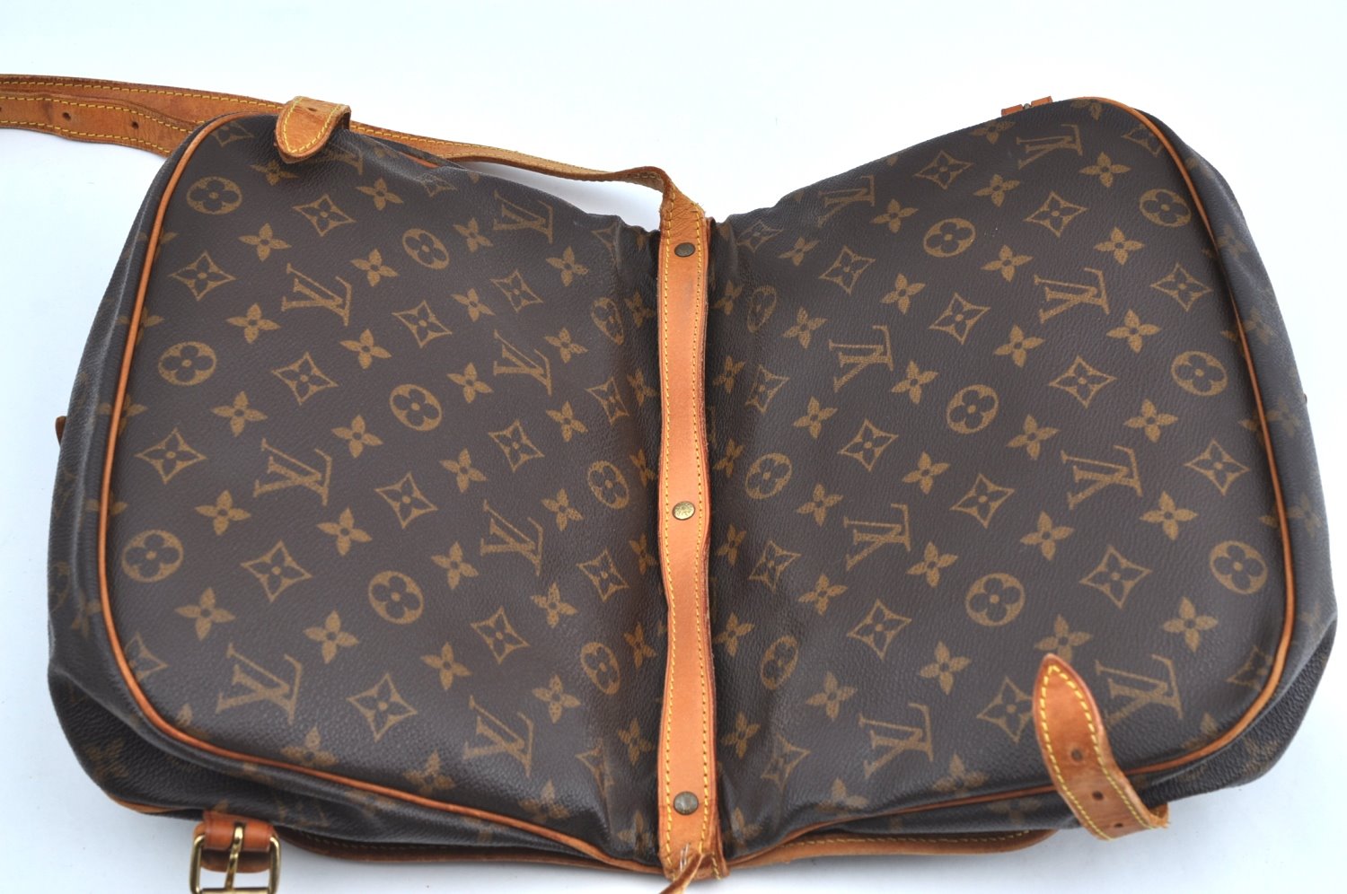 Authentic Louis Vuitton Monogram Saumur 30 Shoulder Cross Bag M42256 LV K6272