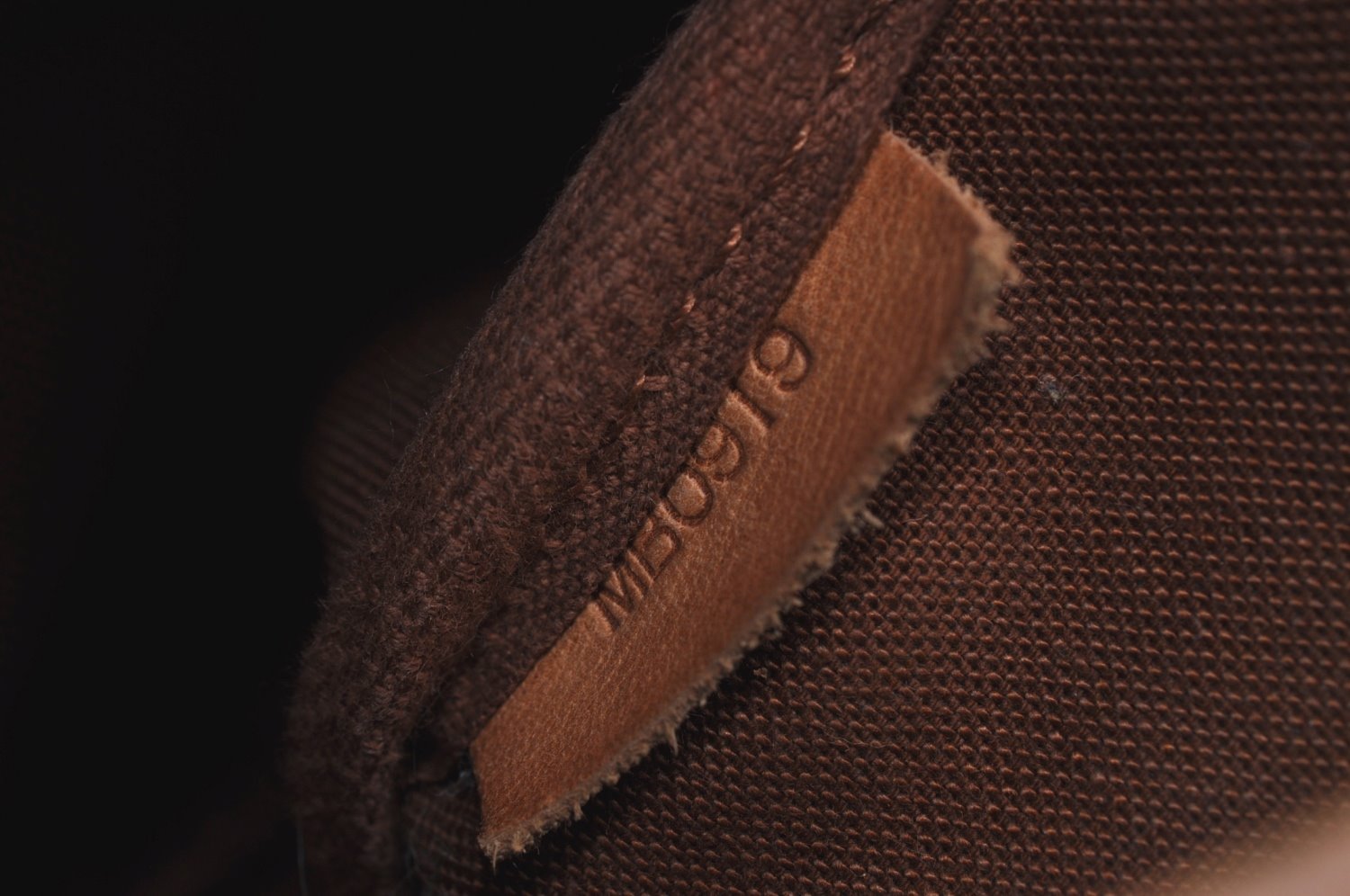 Authentic Louis Vuitton Monogram Saumur 30 Shoulder Cross Bag M42256 LV K6272