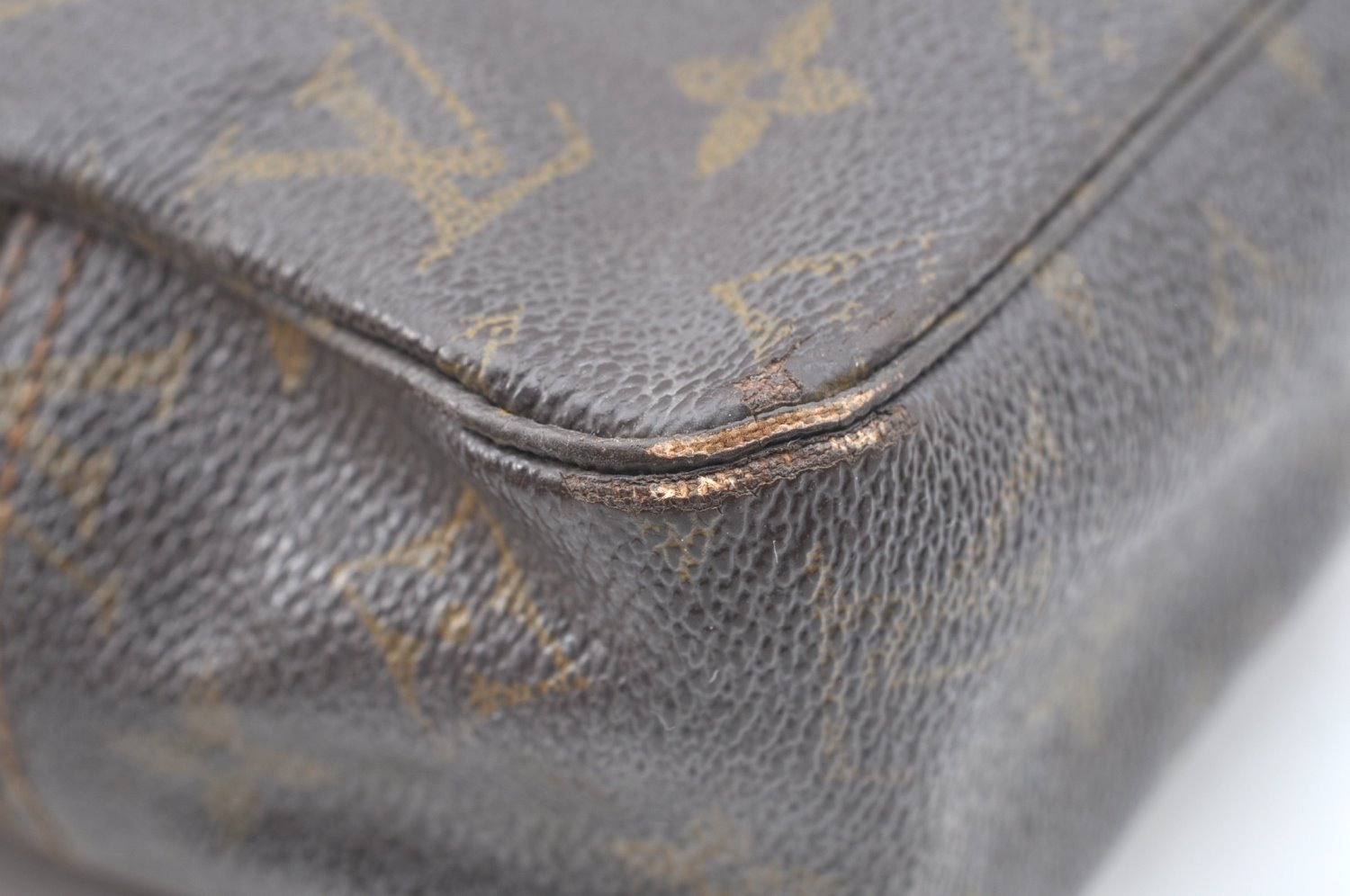 Auth Louis Vuitton Monogram Trousse Toilette 28 Clutch Hand Bag M47522 LV K6357