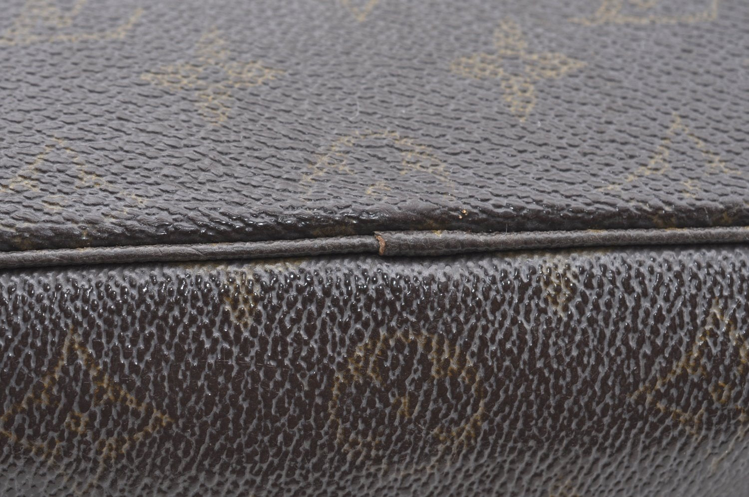 Auth Louis Vuitton Monogram Trousse Toilette 28 Clutch Hand Bag M47522 LV K6357