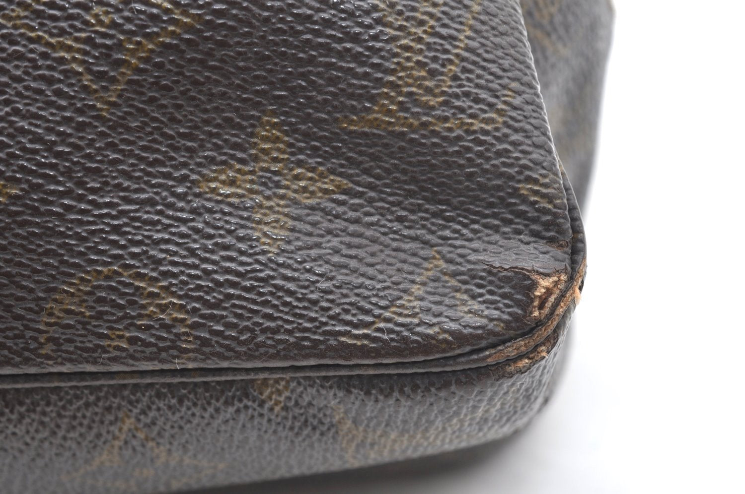 Auth Louis Vuitton Monogram Trousse Toilette 28 Clutch Hand Bag M47522 LV K6357