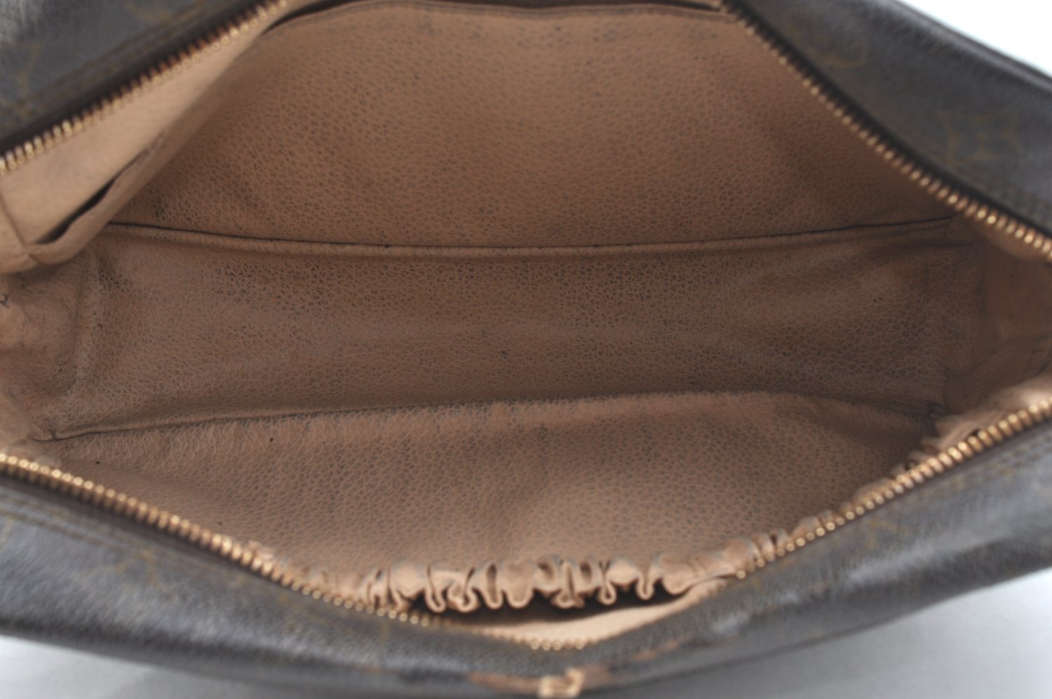 Auth Louis Vuitton Monogram Trousse Toilette 28 Clutch Hand Bag M47522 LV K6357