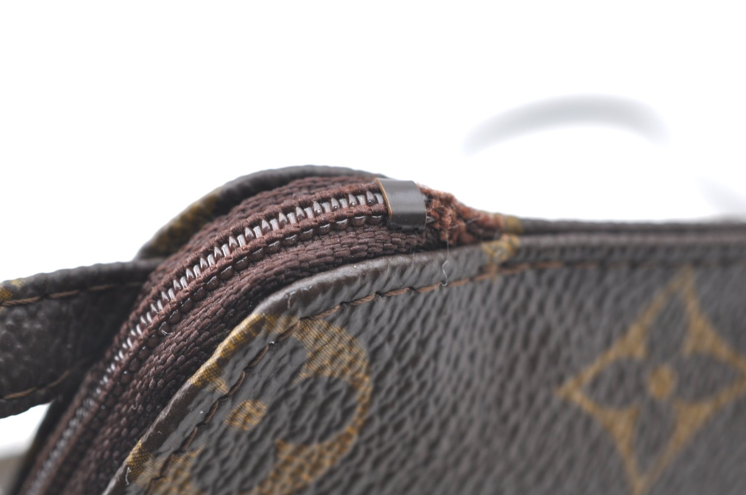 Authentic Louis Vuitton Monogram Pochette Secret M45484 Shoulder Bag Pouch K6364