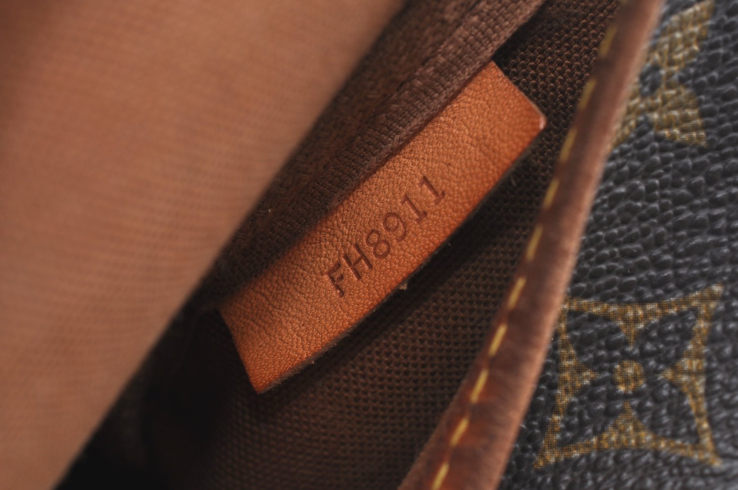 Authentic Louis Vuitton Monogram Saumur 30 Shoulder Cross Bag M42256 LV K6401