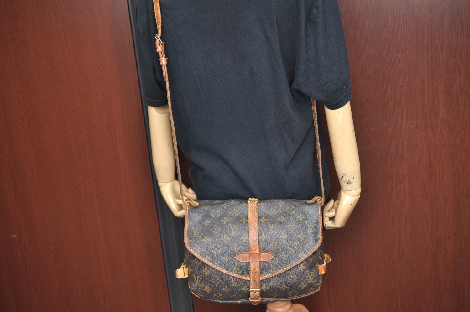 Authentic Louis Vuitton Monogram Saumur 30 Shoulder Cross Bag M42256 LV K6401