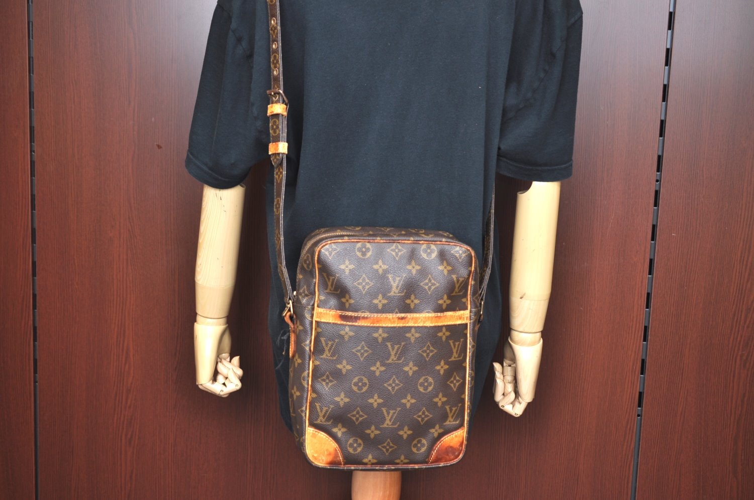 Authentic Louis Vuitton Monogram Danube GM Shoulder Cross Bag M45262 LV K6423