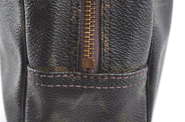 Auth Louis Vuitton Monogram Trousse Toilette 28 Clutch Hand Bag M47522 LV K6684