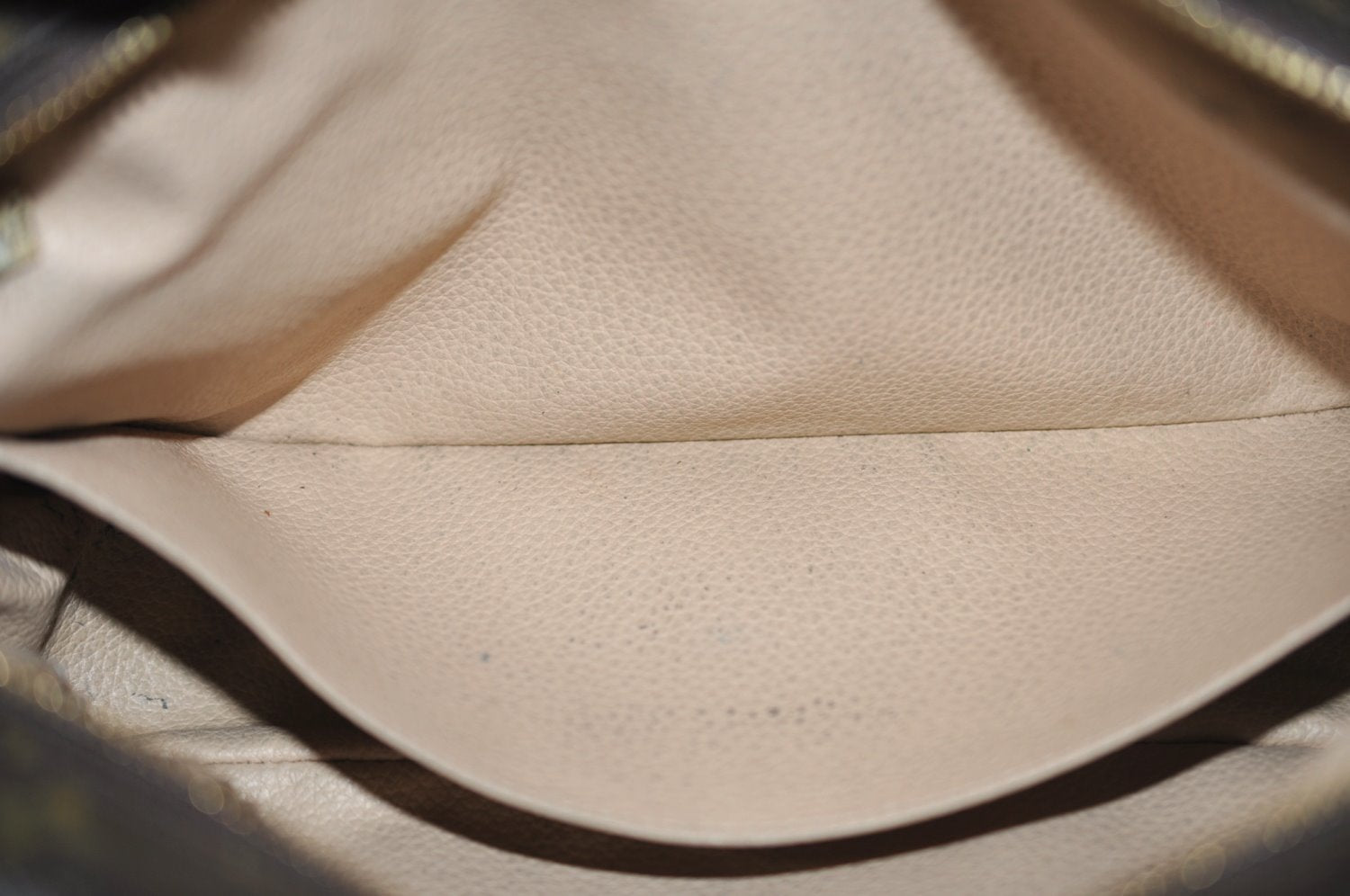 Auth Louis Vuitton Monogram Trousse Toilette 28 Clutch Hand Bag M47522 LV K6684