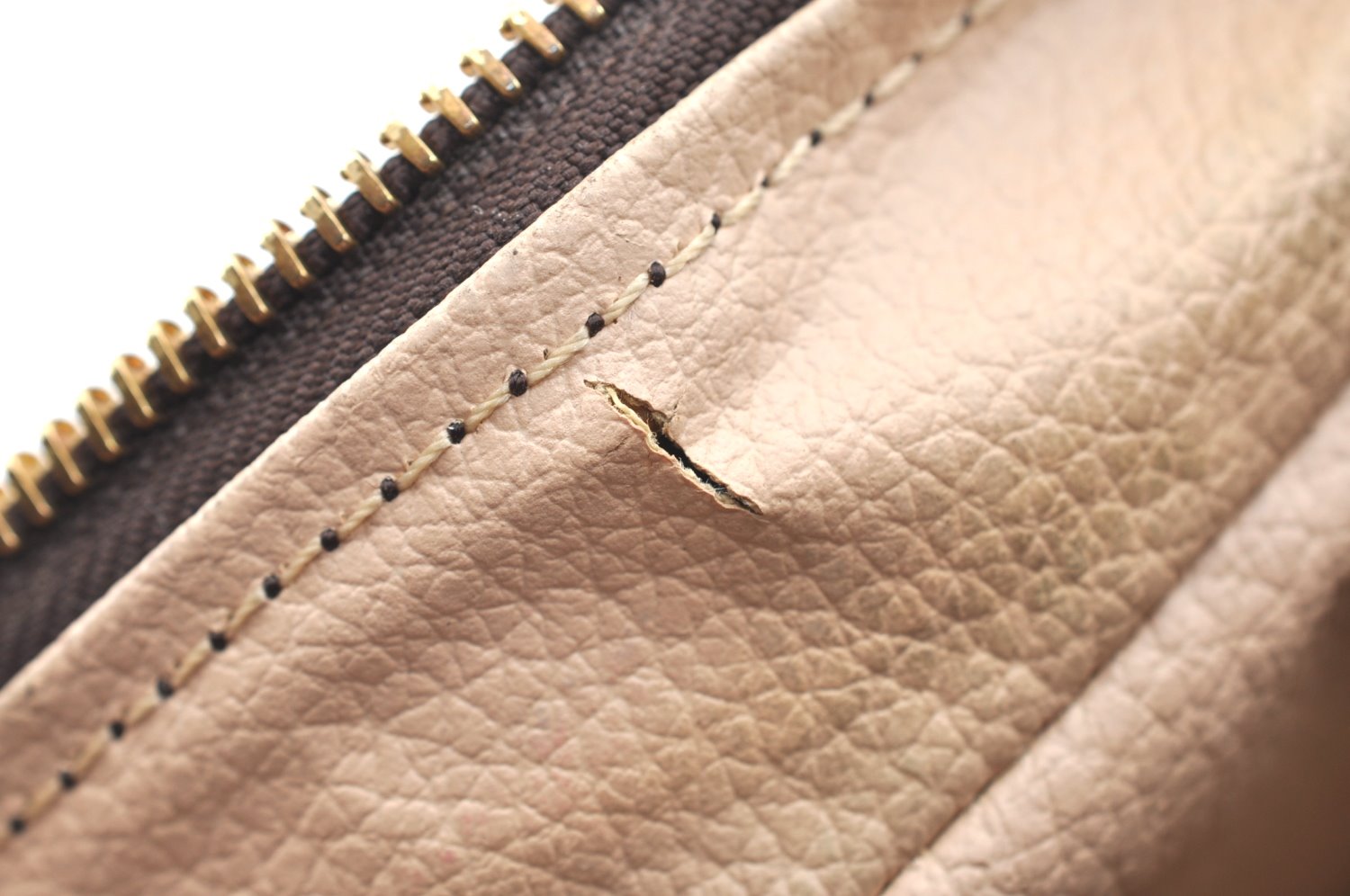 Auth Louis Vuitton Monogram Trousse Toilette 28 Clutch Hand Bag M47522 LV K6684