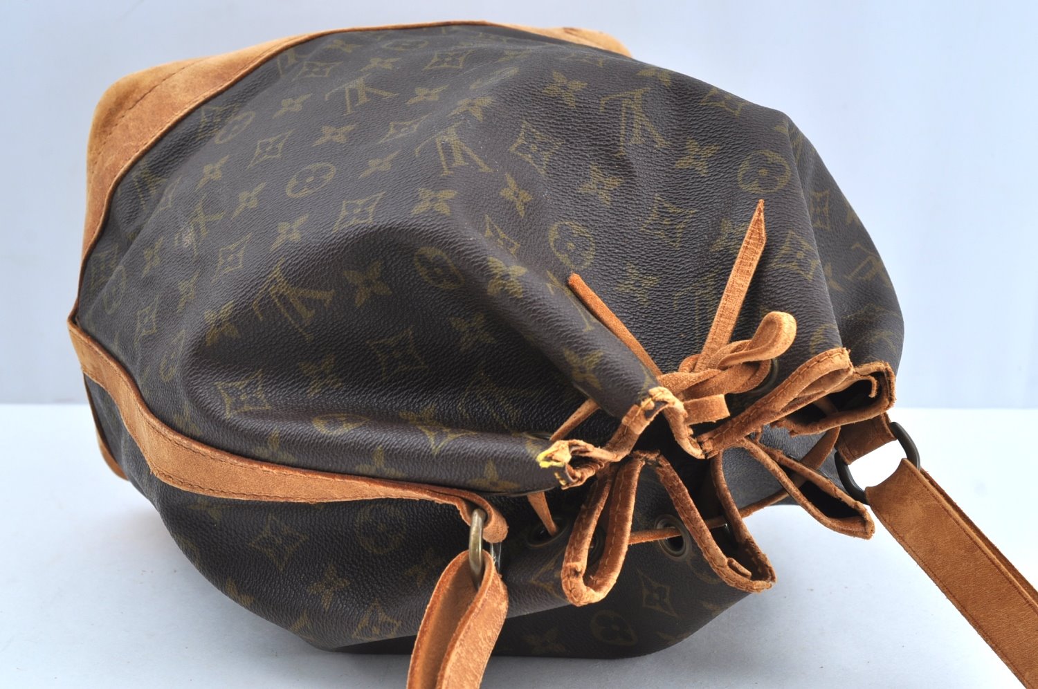 Authentic Louis Vuitton Monogram Noe Shoulder Drawstring Bag Old Model LV K6785