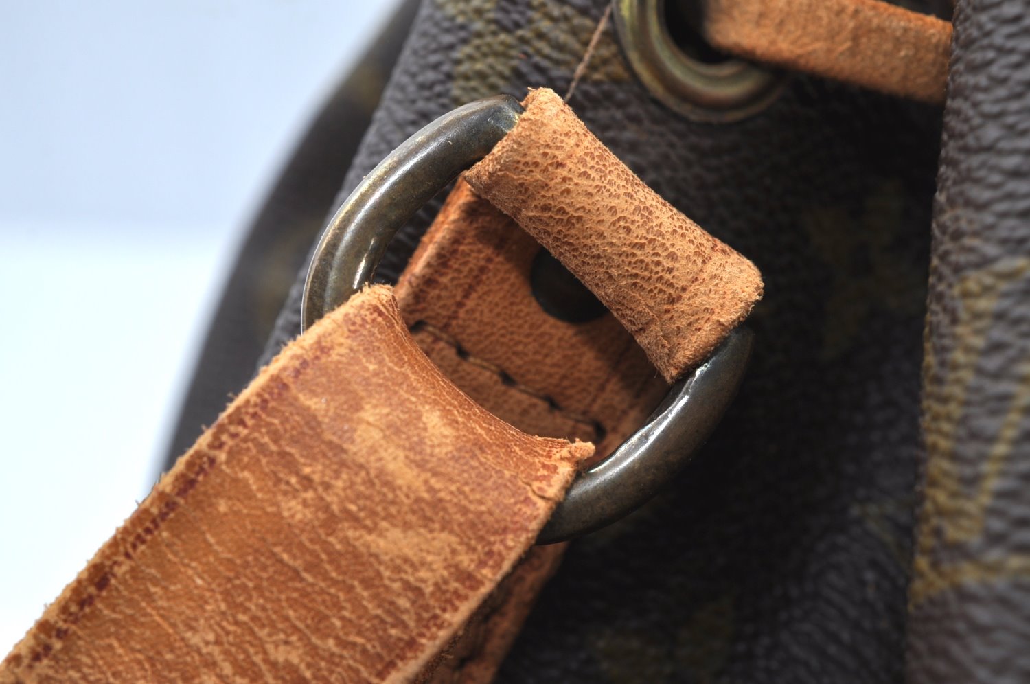 Authentic Louis Vuitton Monogram Noe Shoulder Drawstring Bag Old Model LV K6785