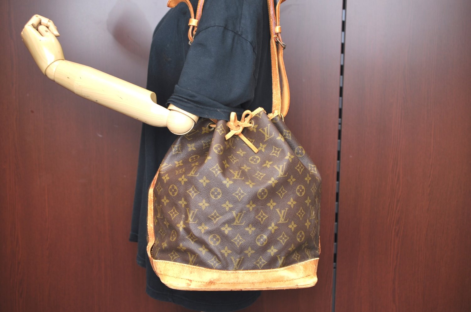Authentic Louis Vuitton Monogram Noe Shoulder Drawstring Bag Old Model LV K6785