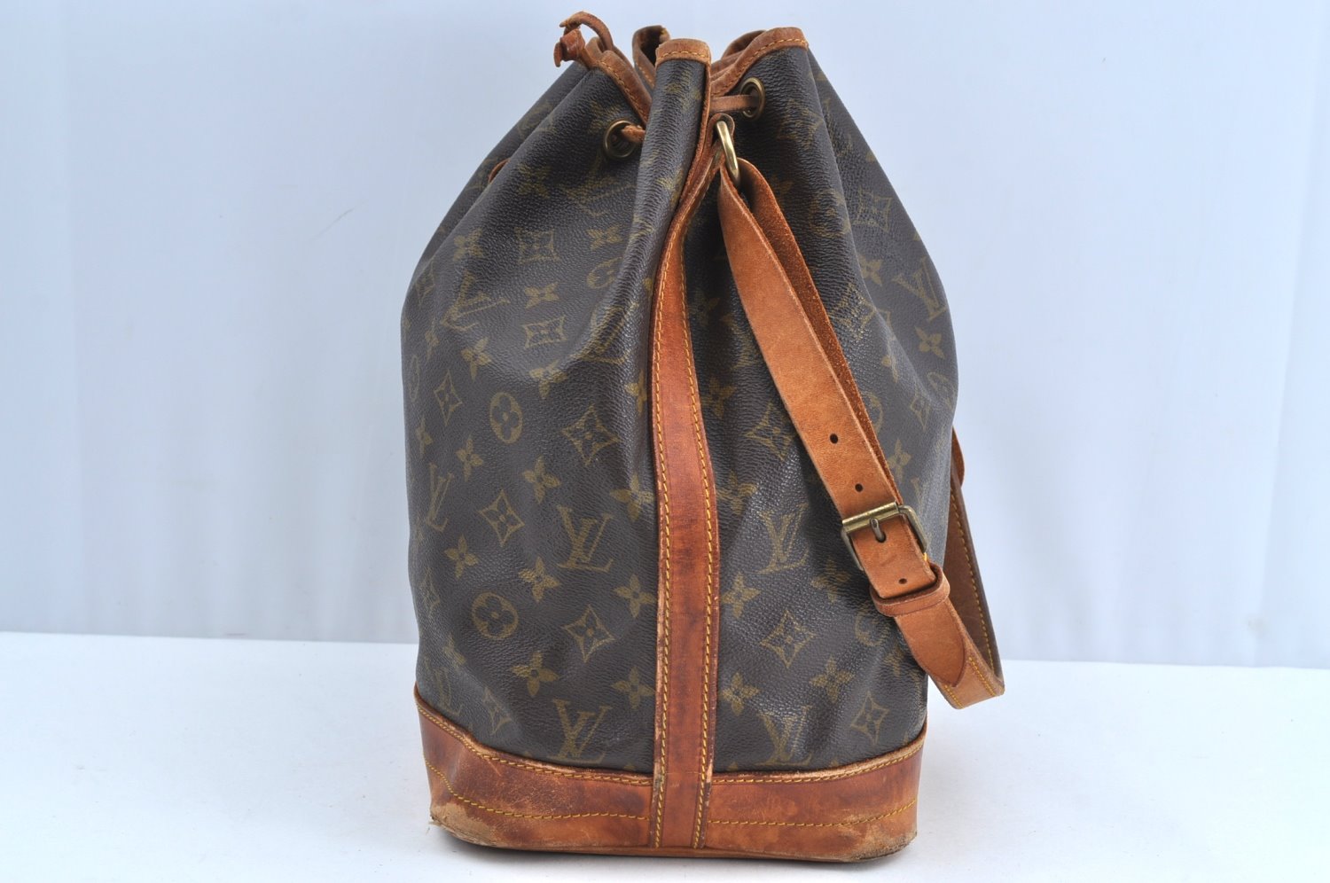 Authentic Louis Vuitton Monogram Noe Shoulder Drawstring Bag M42224 LV K6880