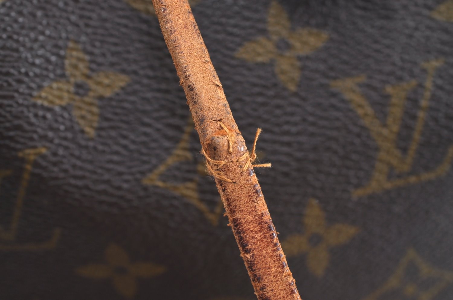 Authentic Louis Vuitton Monogram Noe Shoulder Drawstring Bag M42224 LV K6880