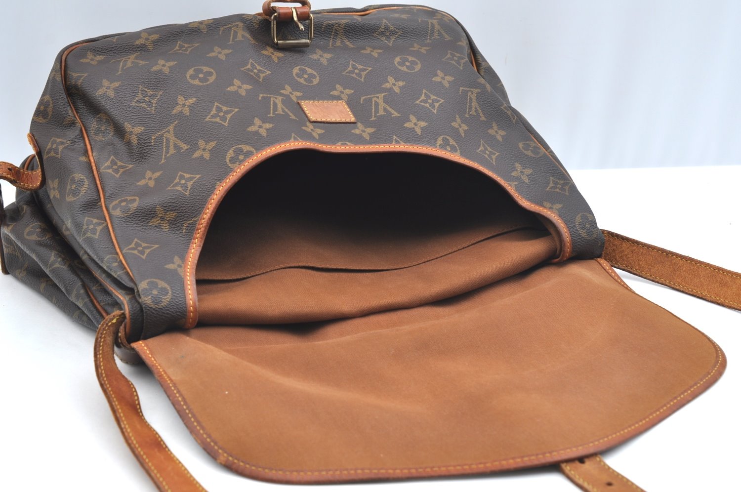 Authentic Louis Vuitton Monogram Saumur 35 Shoulder Cross Bag M42254 LV K6924