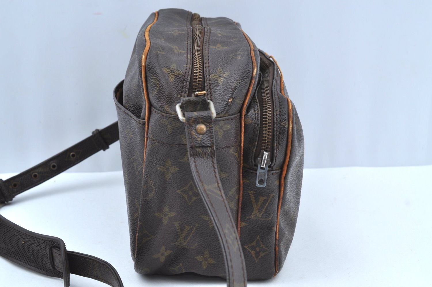 Auth Louis Vuitton Monogram Nile Shoulder Cross Body Bag Old Model LV Junk K7022