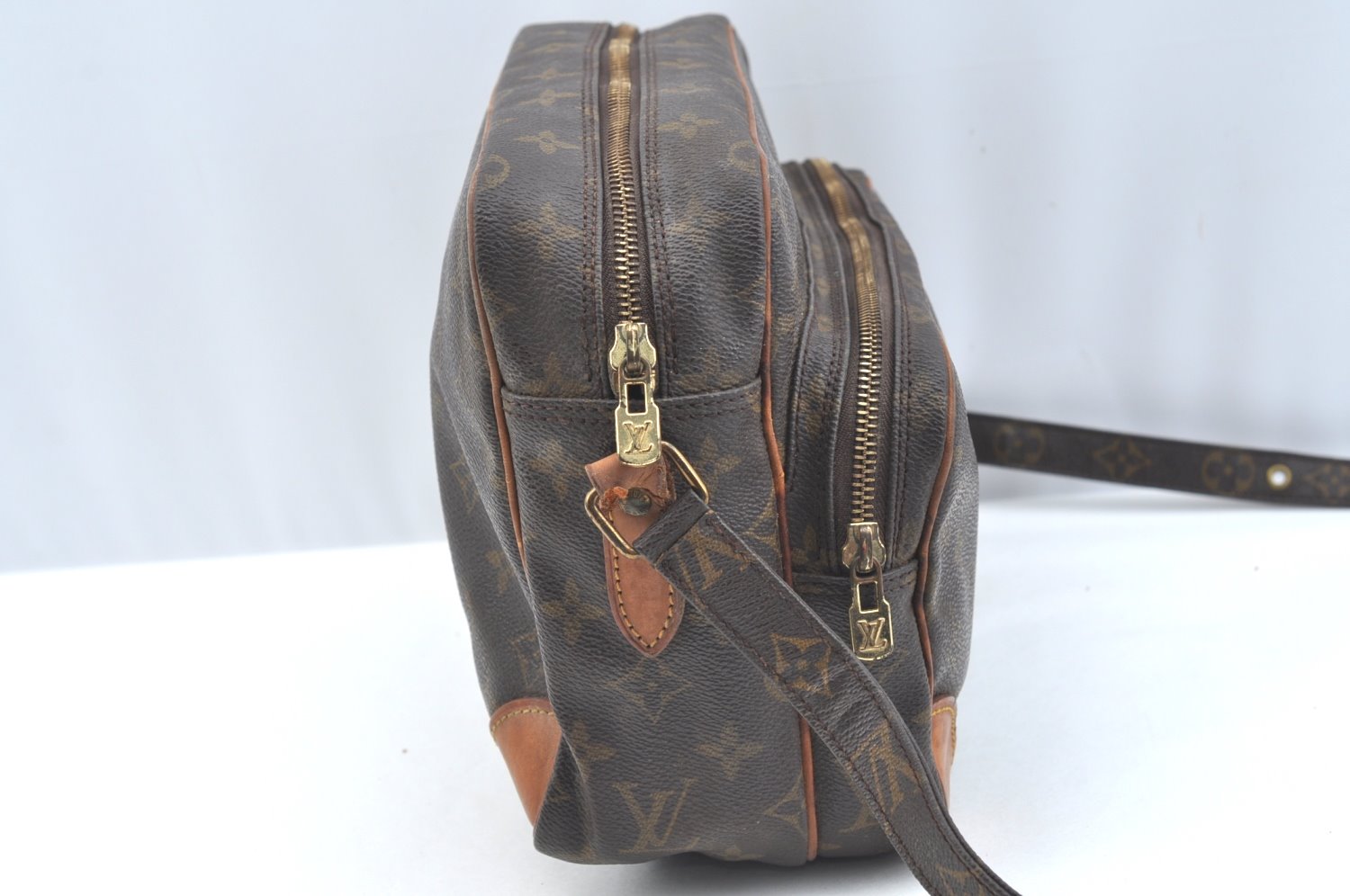 Authentic Louis Vuitton Monogram Nile Shoulder Cross Body Bag M45244 LV K7026