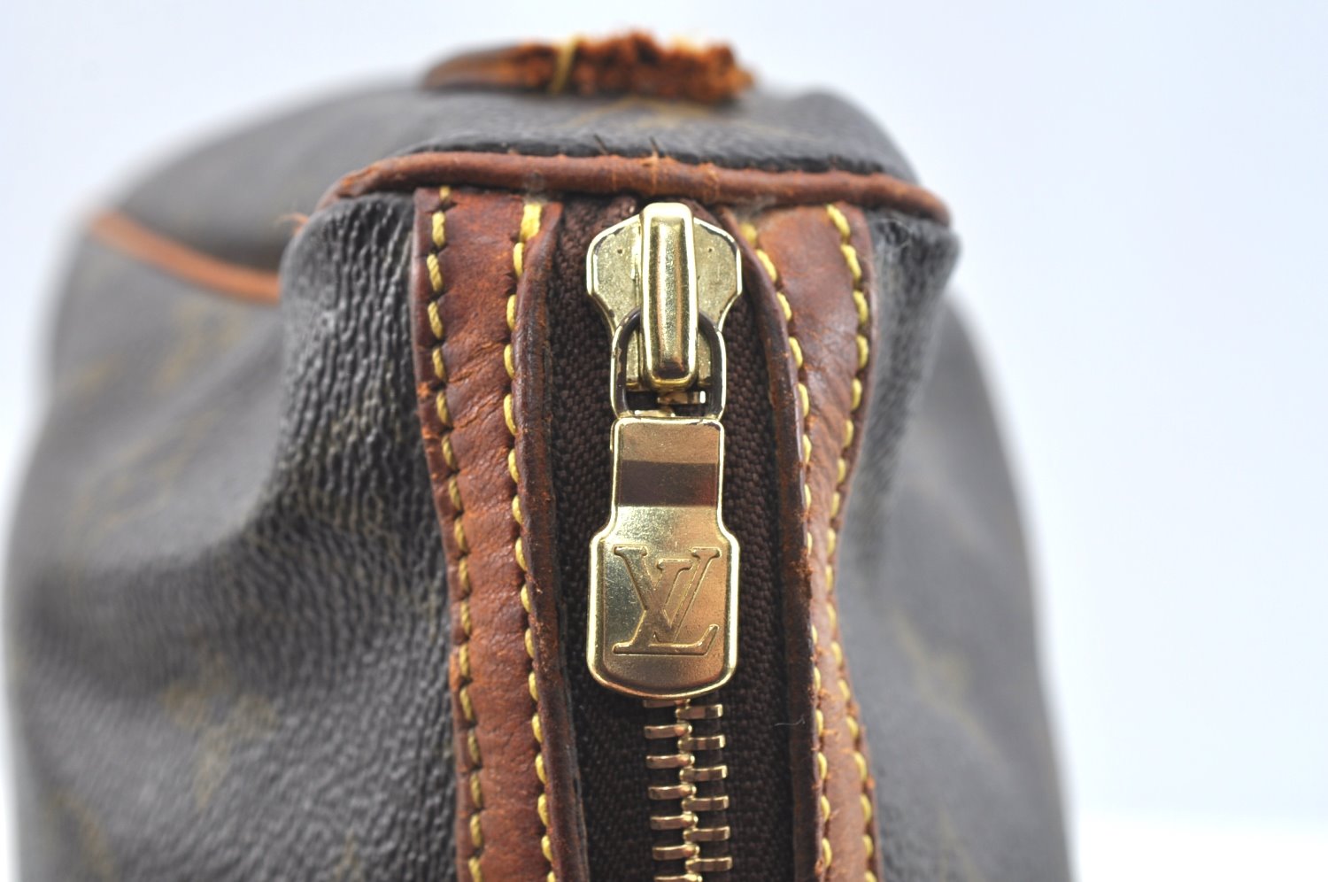 Authentic Louis Vuitton Monogram Tulleries MM Shoulder Bag M51348 LV Junk K7031