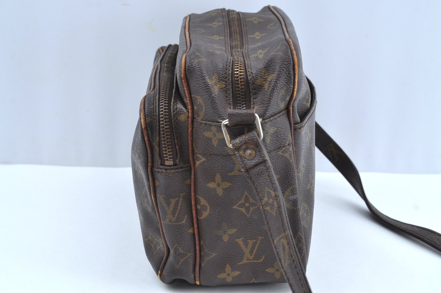 Authentic Louis Vuitton Monogram Nile Shoulder Cross Body Bag Old Model LV K7035