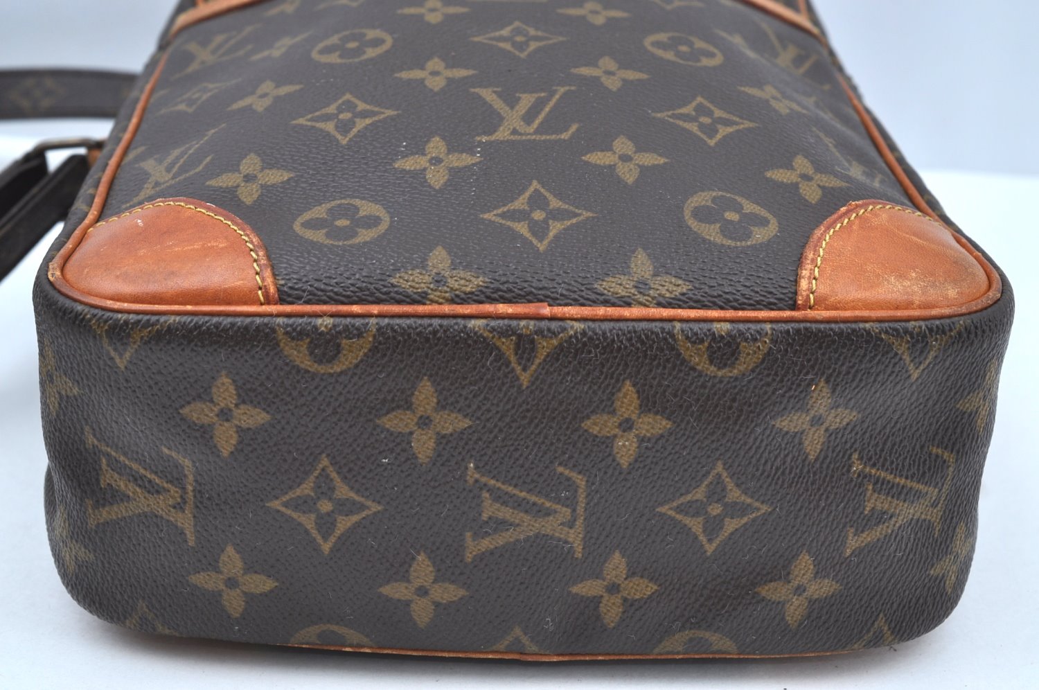 Authentic Louis Vuitton Monogram Danube MM Shoulder Cross Bag M45264 LV K7267