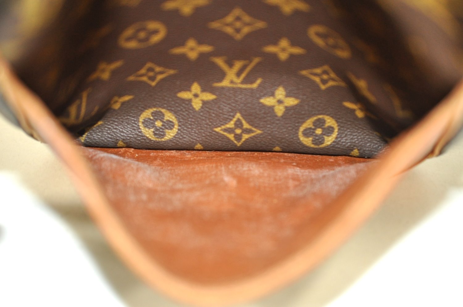 Authentic Louis Vuitton Monogram Danube MM Shoulder Cross Bag M45264 LV K7267