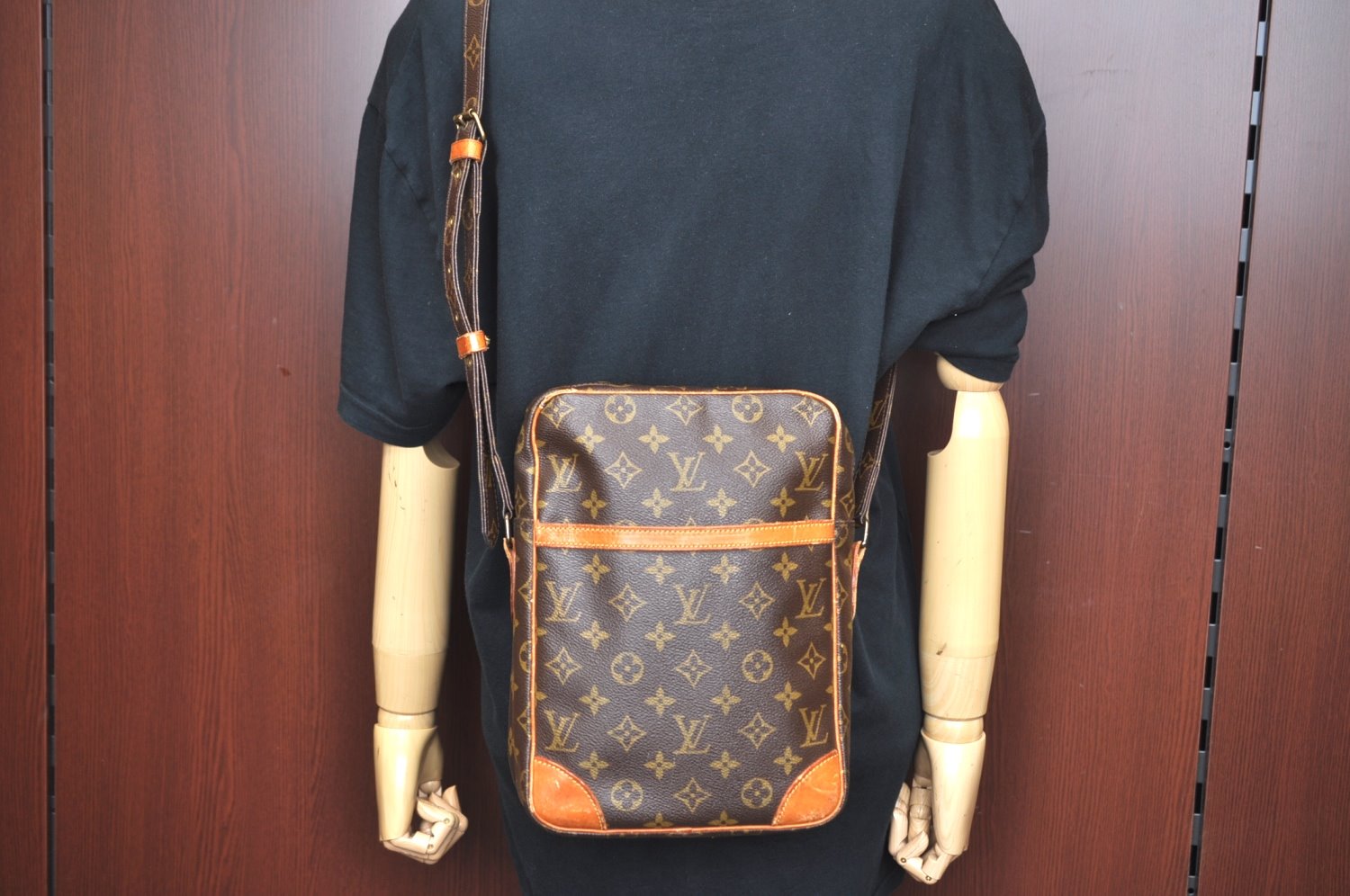 Authentic Louis Vuitton Monogram Danube MM Shoulder Cross Bag M45264 LV K7267