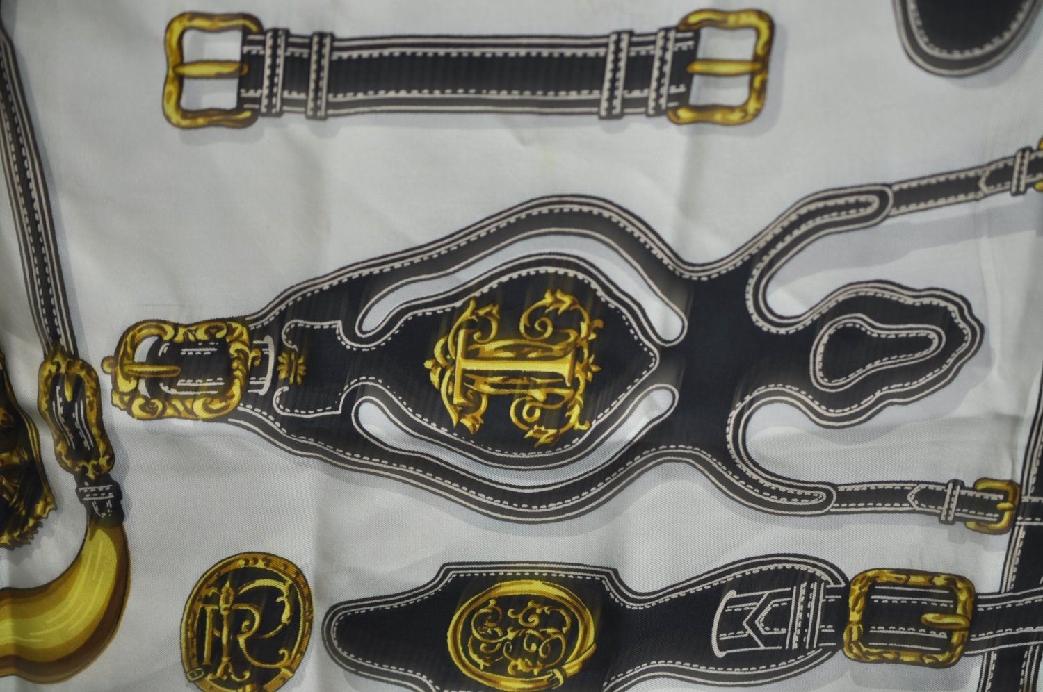 Authentic HERMES Carre 90 Scarf 