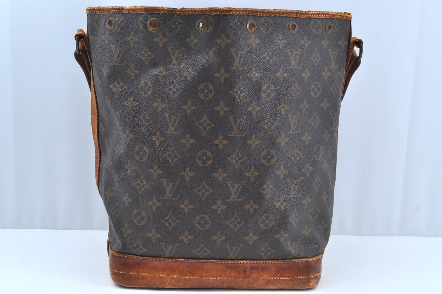 Authentic Louis Vuitton Monogram Noe Shoulder Drawstring Bag M42224 LV K7335
