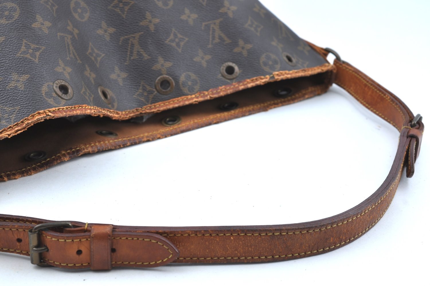 Authentic Louis Vuitton Monogram Noe Shoulder Drawstring Bag M42224 LV K7335