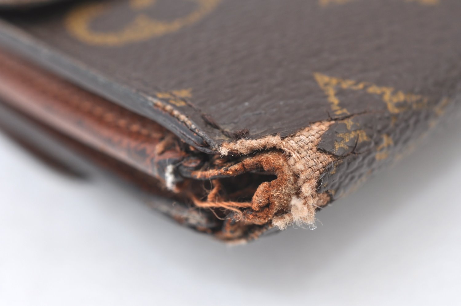Authentic Louis Vuitton Monogram M61652 Porte Monnaie Billet Carte Credit K7340