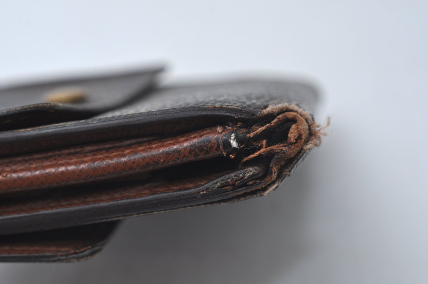 Authentic Louis Vuitton Monogram M61652 Porte Monnaie Billet Carte Credit K7340