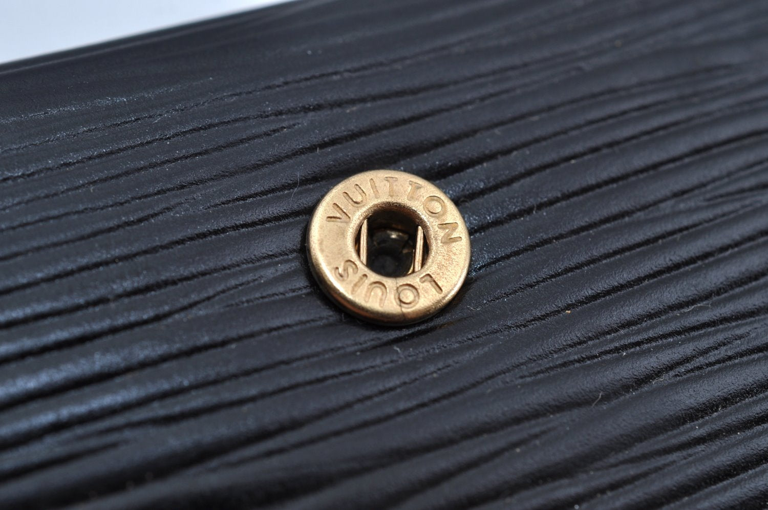 Authentic Louis Vuitton Epi Multicles 4 Key Case Black M63822 LV K7366