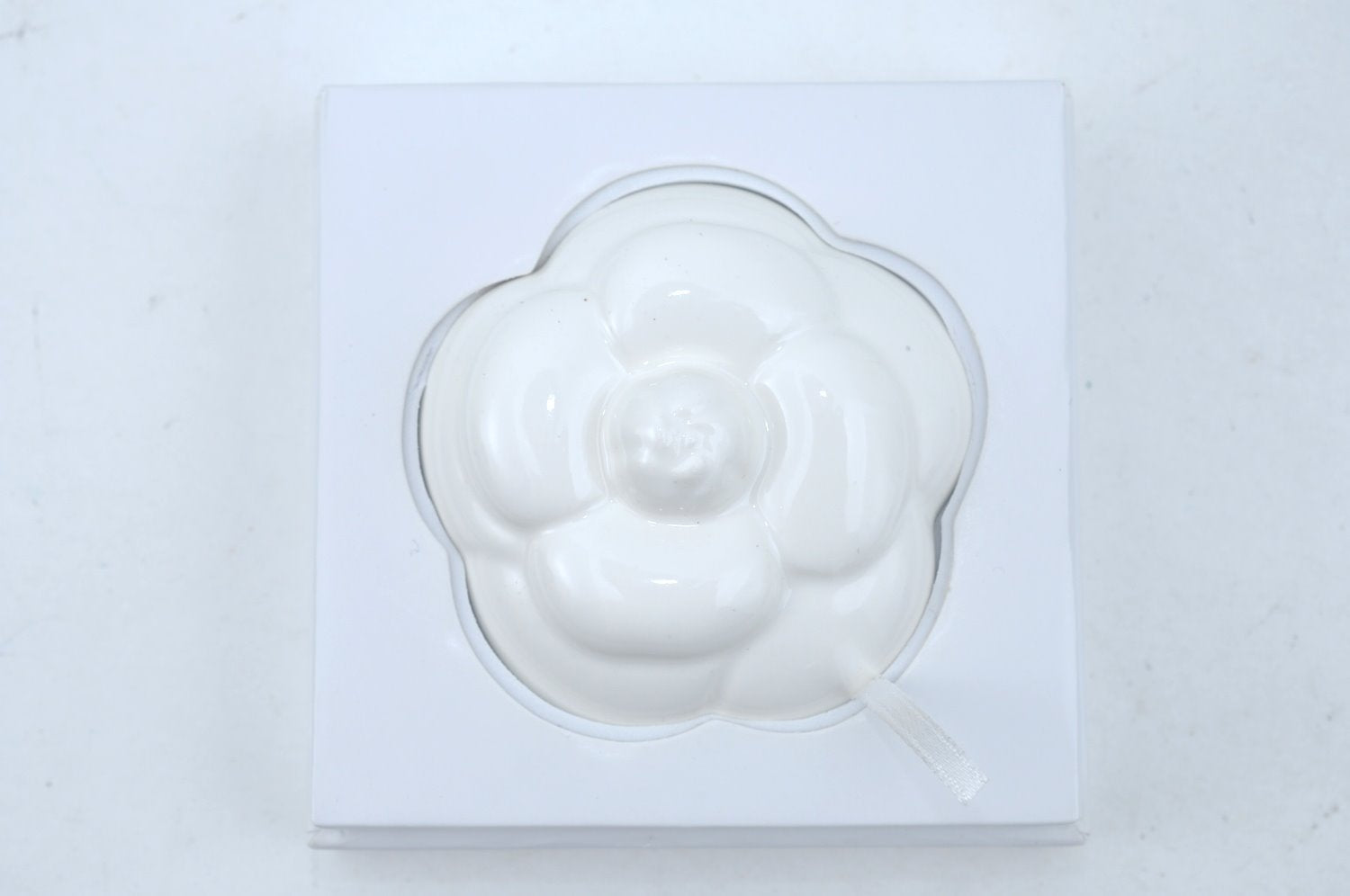 Authentic CHANEL Camellia Paper Weight Ceramic White CC Box K7370