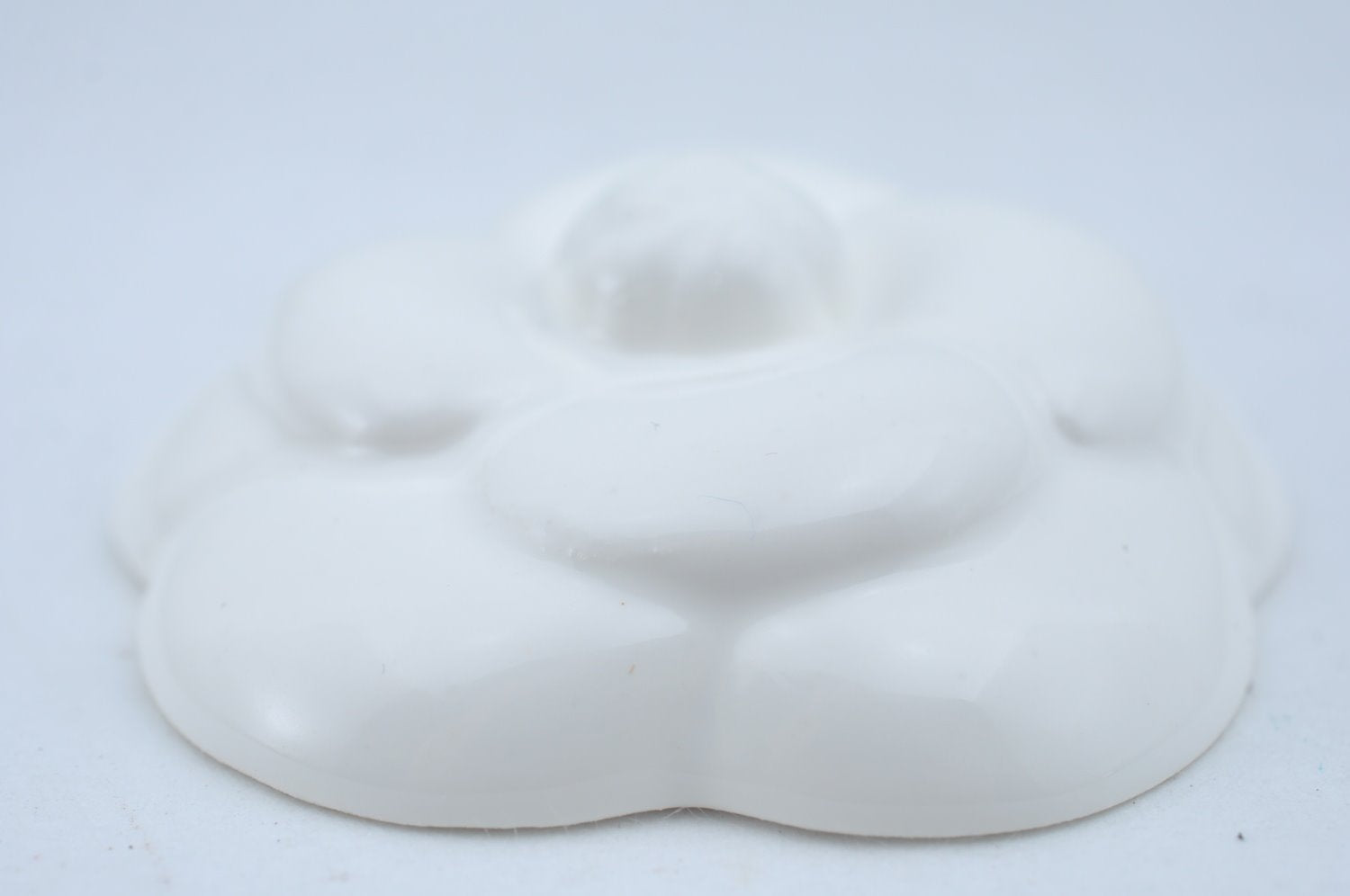 Authentic CHANEL Camellia Paper Weight Ceramic White CC Box K7370
