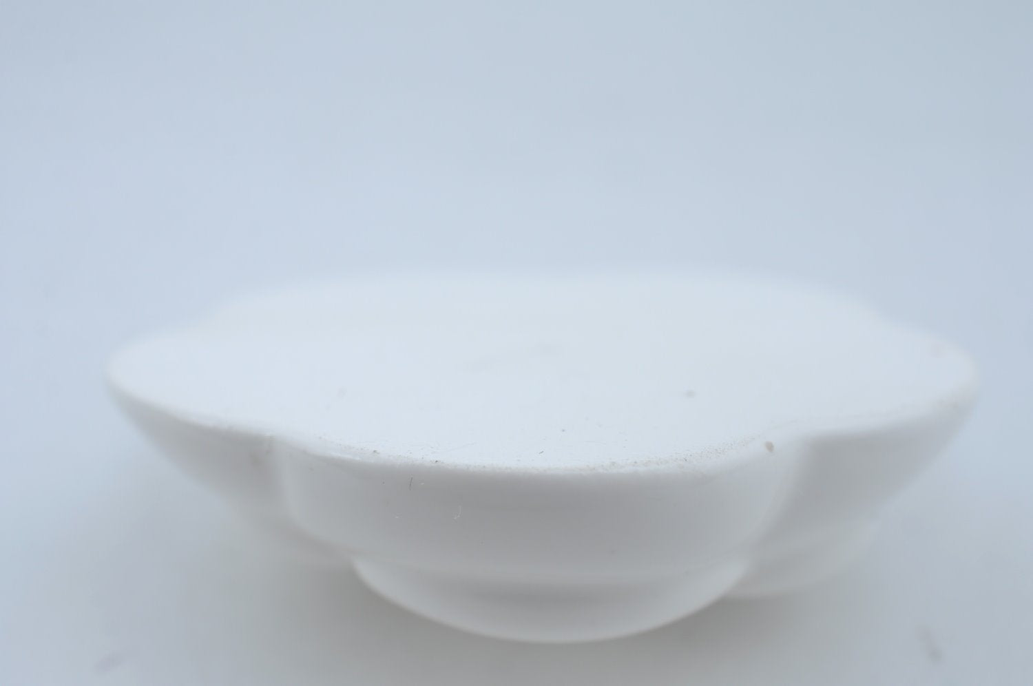 Authentic CHANEL Camellia Paper Weight Ceramic White CC Box K7370