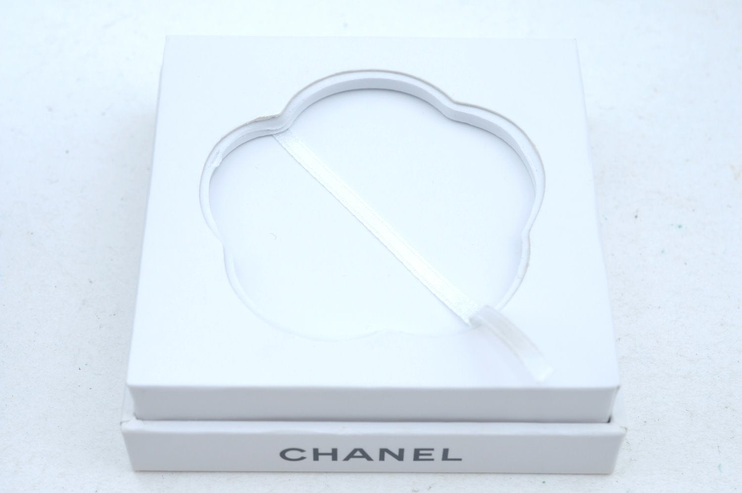 Authentic CHANEL Camellia Paper Weight Ceramic White CC Box K7370