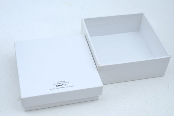 Authentic CHANEL Camellia Paper Weight Ceramic White CC Box K7370