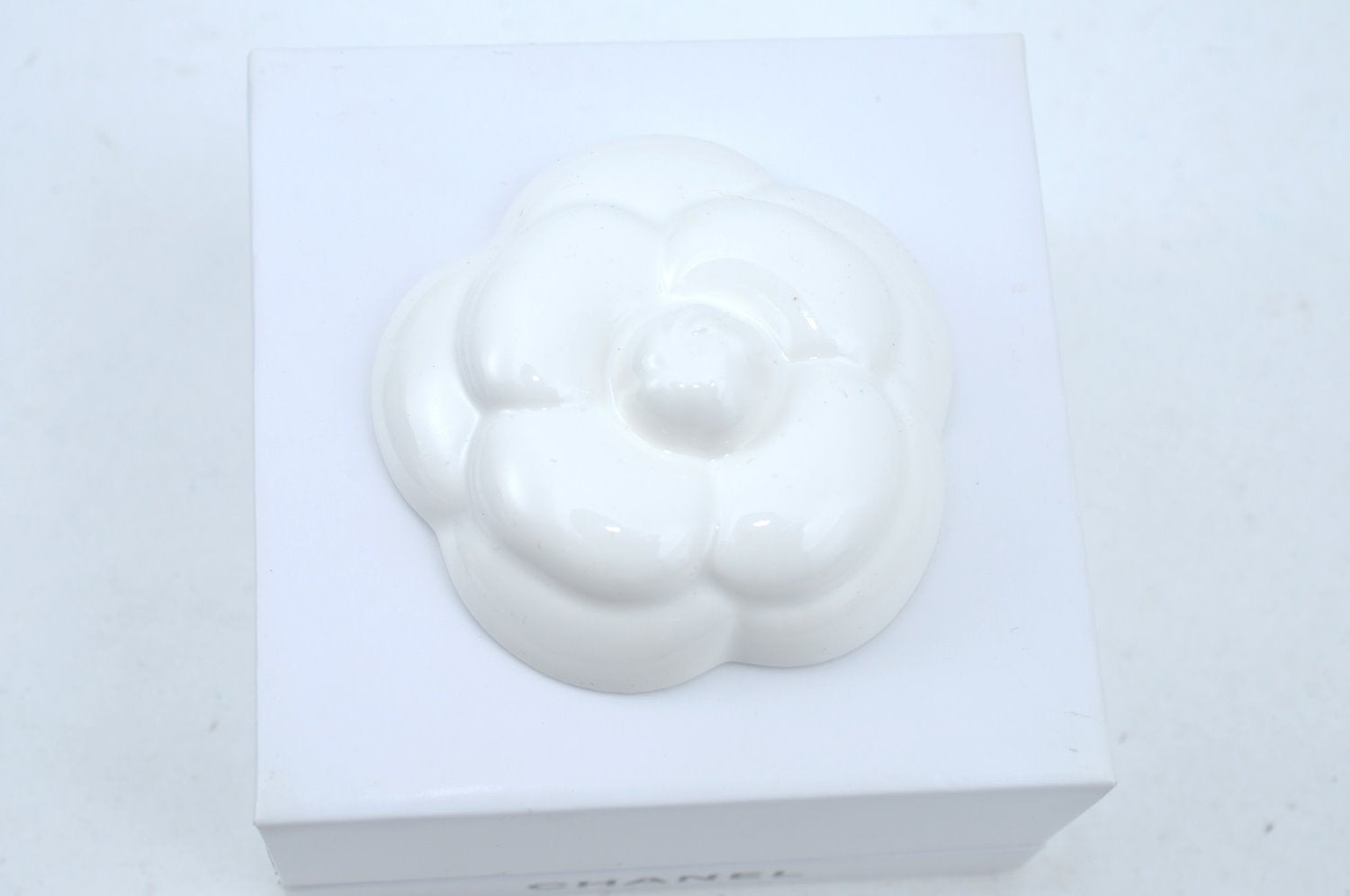 Authentic CHANEL Camellia Paper Weight Ceramic White CC Box K7371