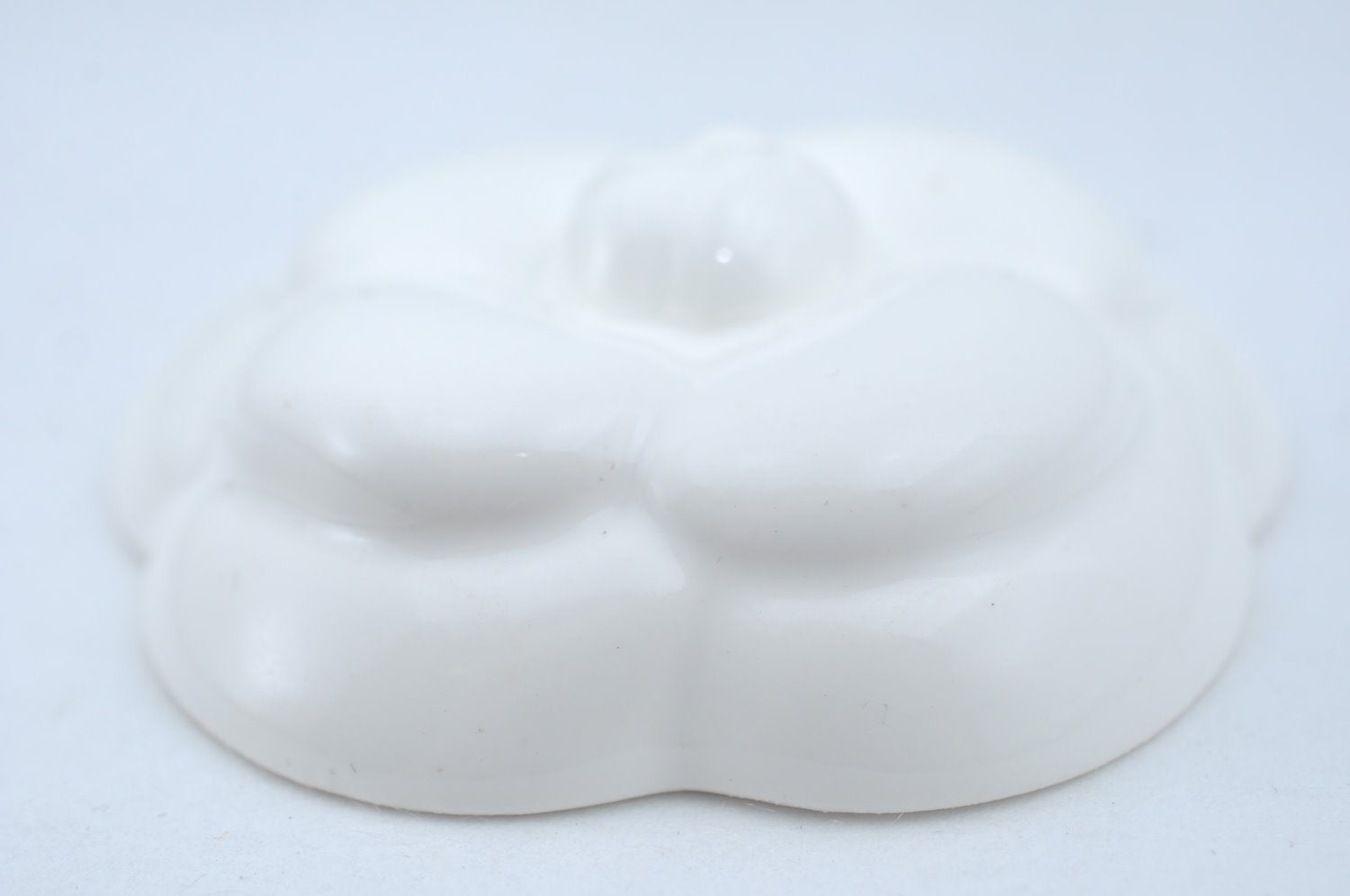 Authentic CHANEL Camellia Paper Weight Ceramic White CC Box K7371