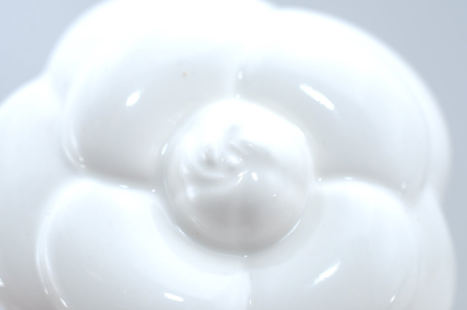 Authentic CHANEL Camellia Paper Weight Ceramic White CC Box K7371