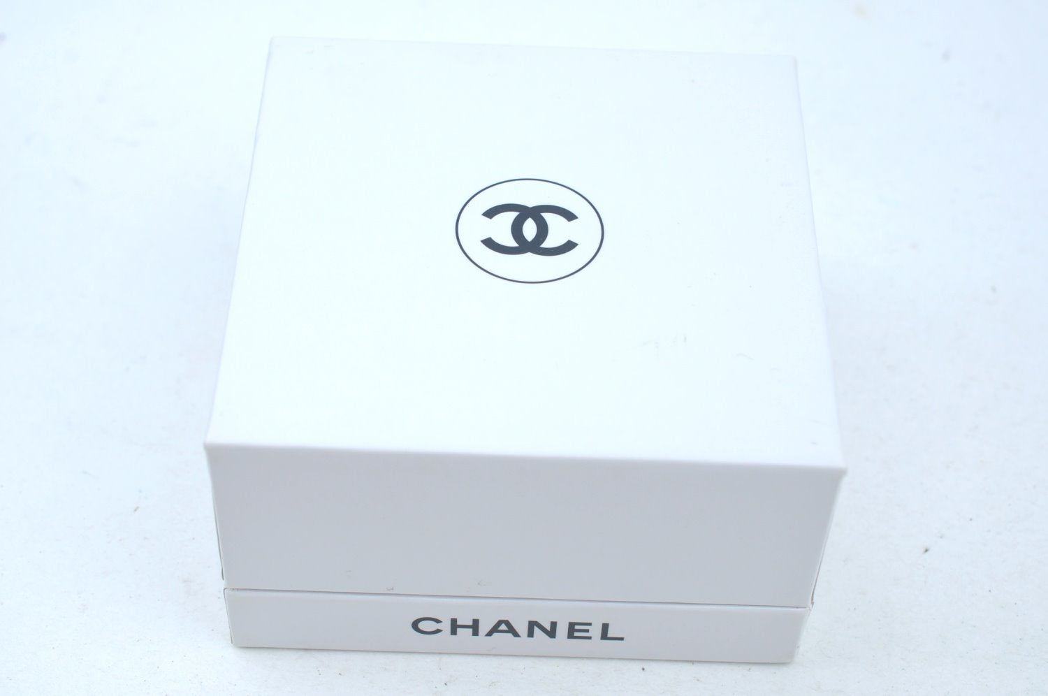 Authentic CHANEL Camellia Paper Weight Ceramic White CC Box K7371
