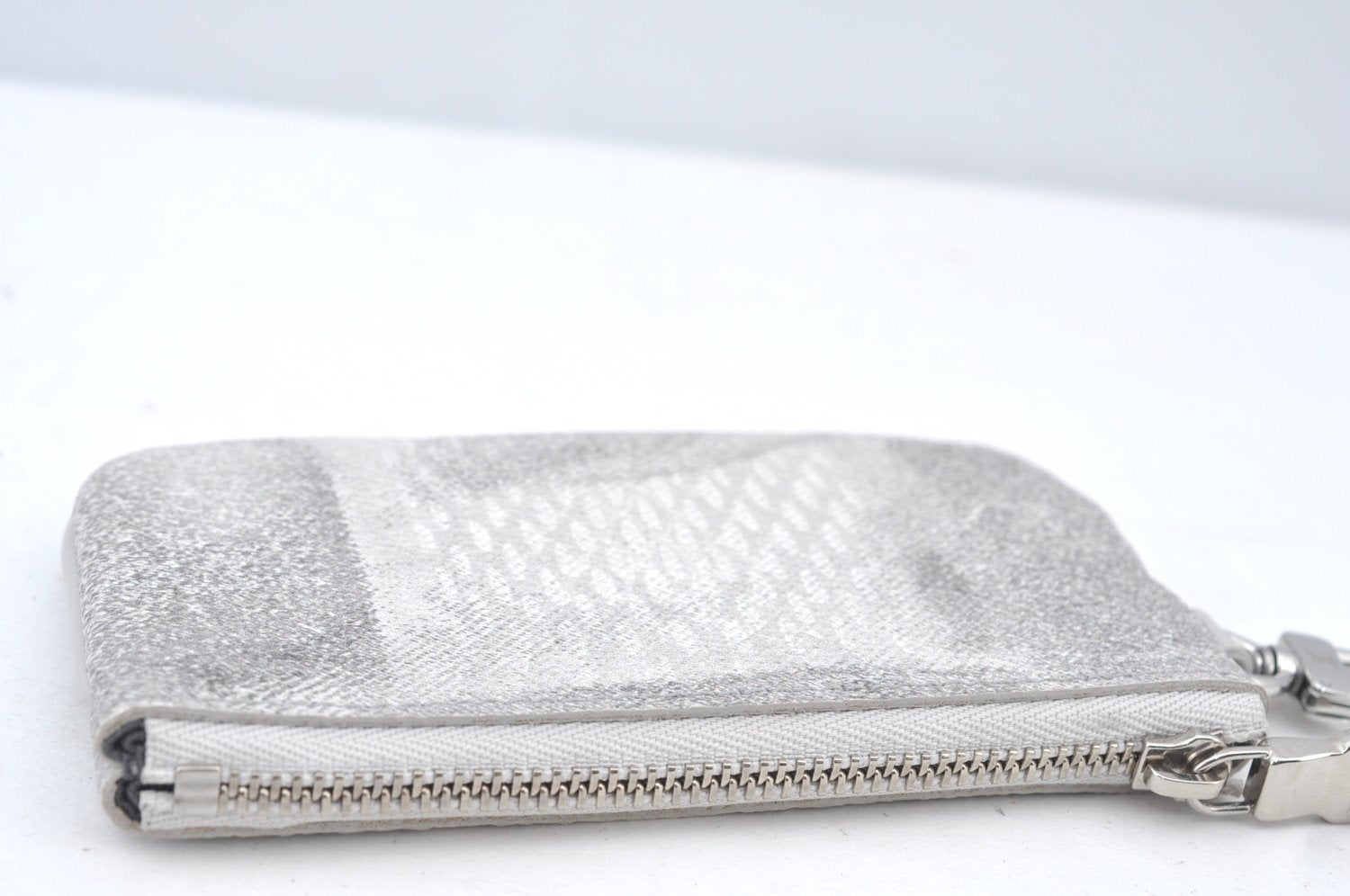 Authentic Louis Vuitton Damier Salt Trio Messenger Pouch Purse Gray LV K7396