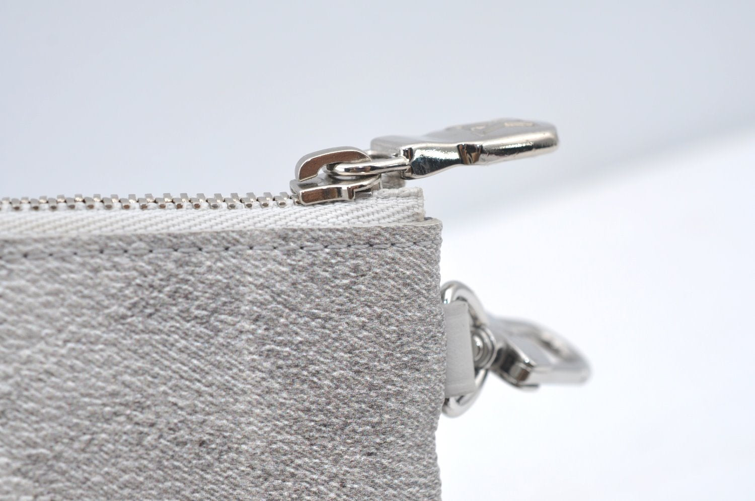 Authentic Louis Vuitton Damier Salt Trio Messenger Pouch Purse Gray LV K7396