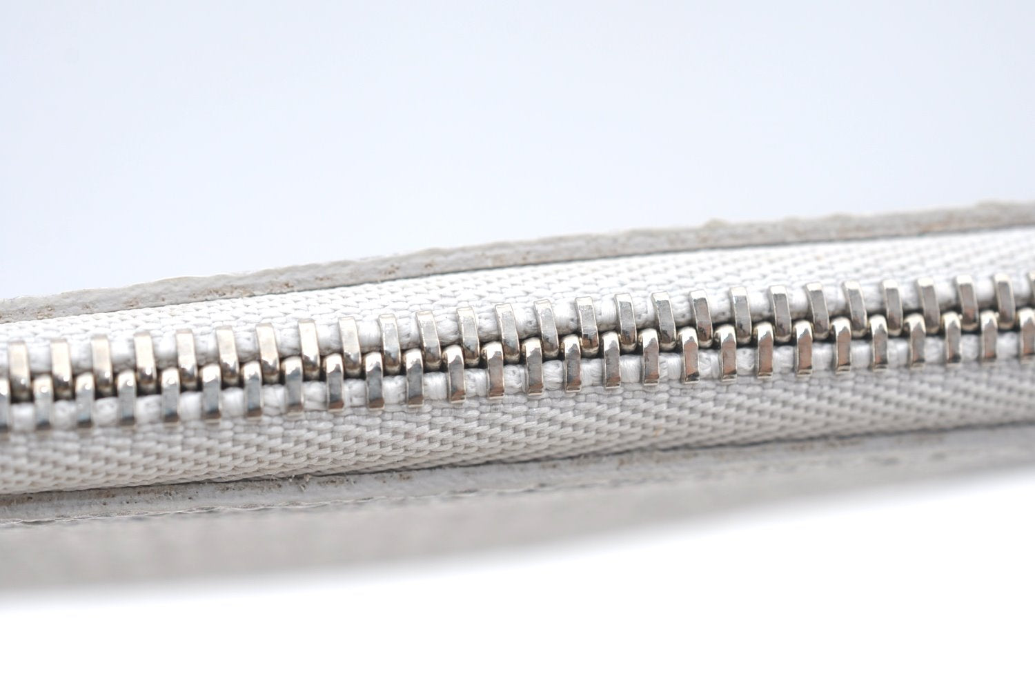 Authentic Louis Vuitton Damier Salt Trio Messenger Pouch Purse Gray LV K7396