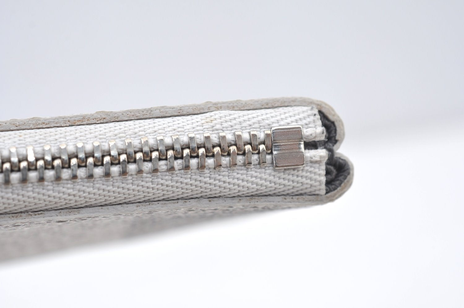 Authentic Louis Vuitton Damier Salt Trio Messenger Pouch Purse Gray LV K7396