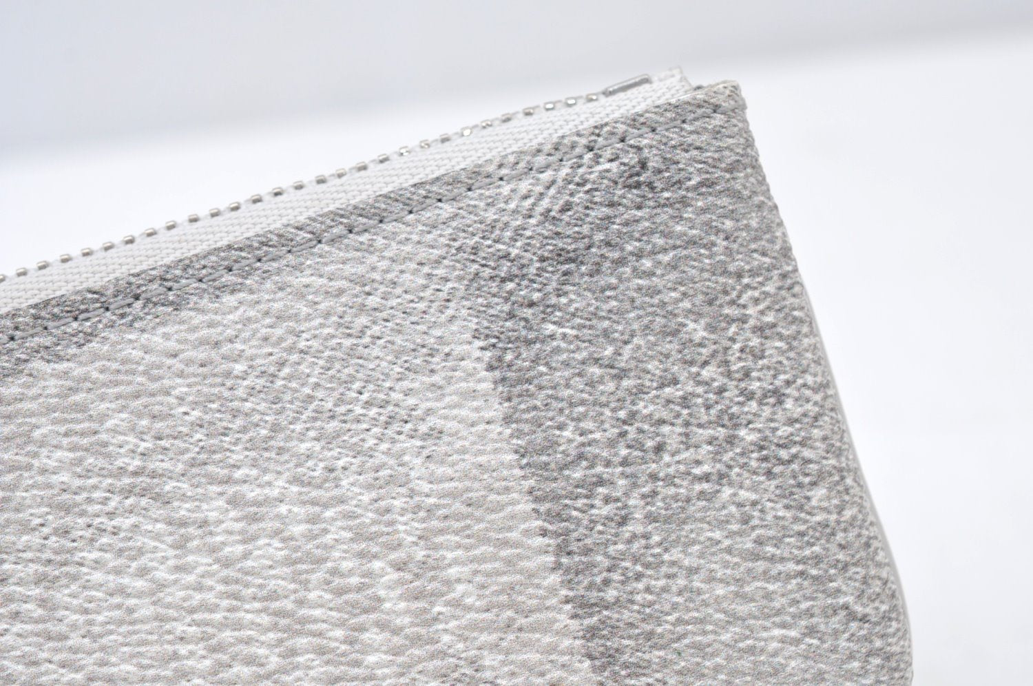 Authentic Louis Vuitton Damier Salt Trio Messenger Pouch Purse Gray LV K7396